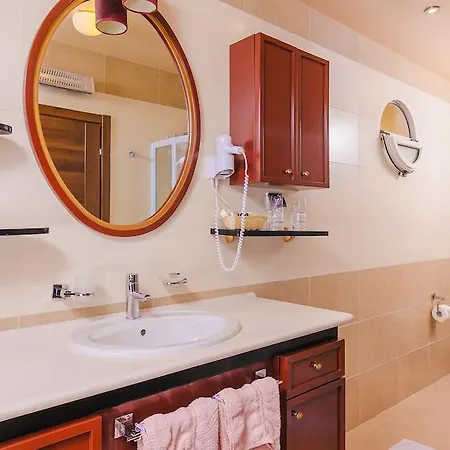 Meridian Hotel 4*