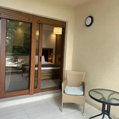 Meridian 4* Μπούντβα